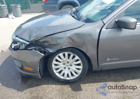 2011 Ford Fusion Hybrid z USA, uszkodzony, nr VIN 3FADP0L32BR132155